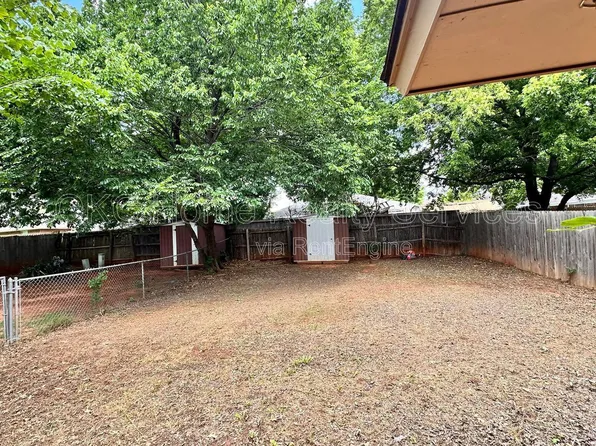 915 Delmar Cir, Moore, OK 73160