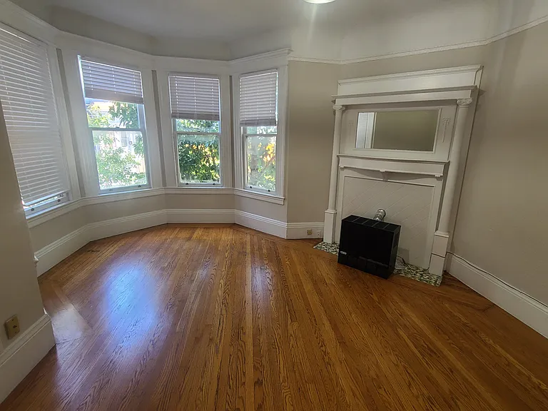 2407 Bryant St — Photo 2
