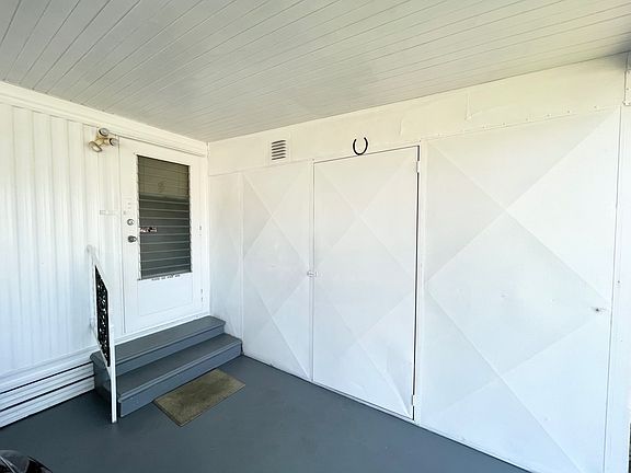 5th image of 266 Lyndol St