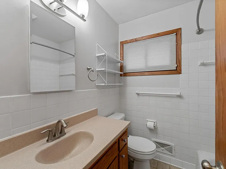 4237 Ottawa Ave S — Photo 11