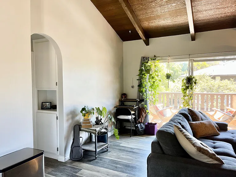 890 Peninsula St #4 — Photo 4