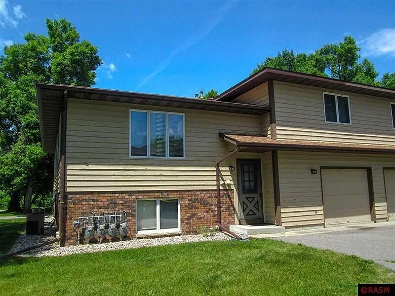 3 bed, 2.0 bath, 1400 sqft, $1,595 — Photo 2