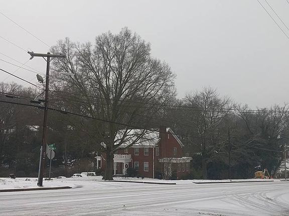 3rd image of 100 Hearne St