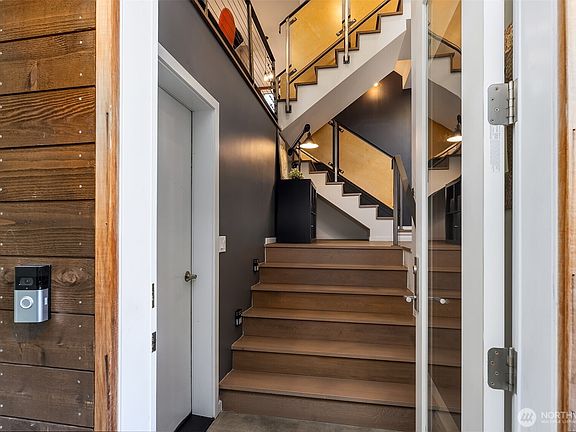 3rd image of 3427 B 22nd Avenue W