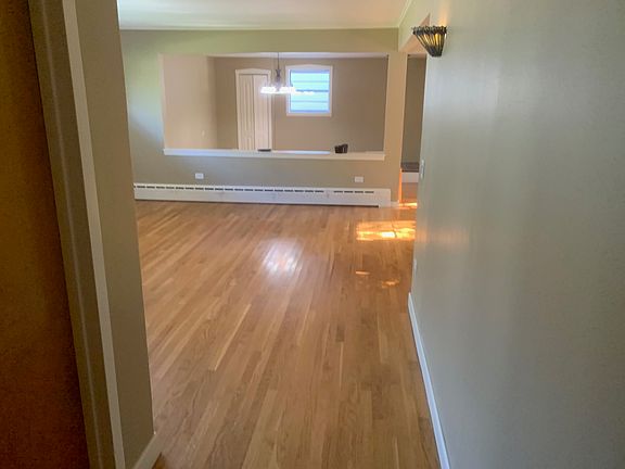 3rd image of 5840 Blackstone Ave