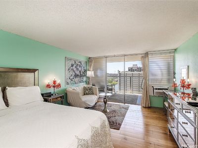 445 Seaside Ave APT 2411, Honolulu, HI, 96815