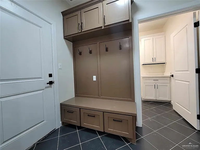 729 Saint Vincent Dr — Photo 5