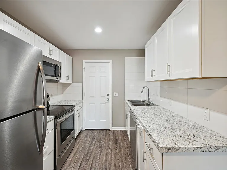 4101 Harvest Ln — Photo 1