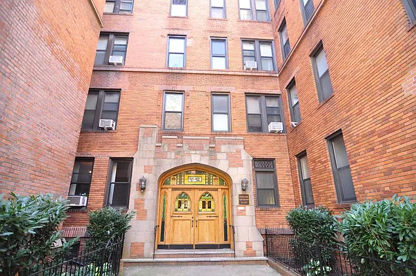 Rented by CENTURY 21 Sunny Gardens Realty, Inc. | media 26