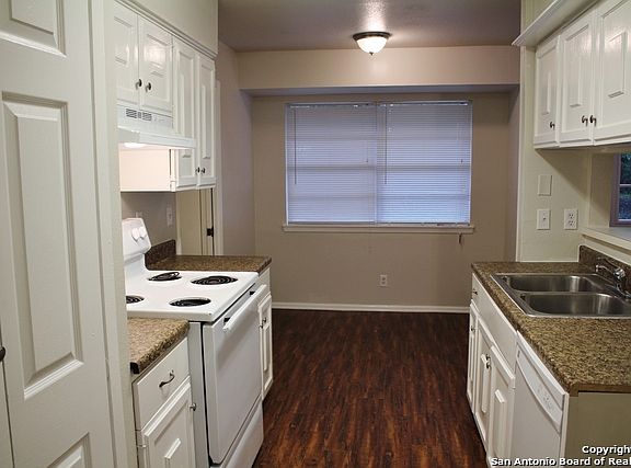 5th image of 6811 Forest Meadow St