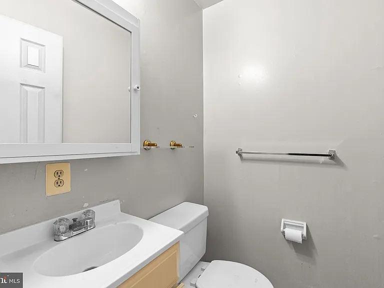 7244 Donnell Pl #D-2 — Photo 21