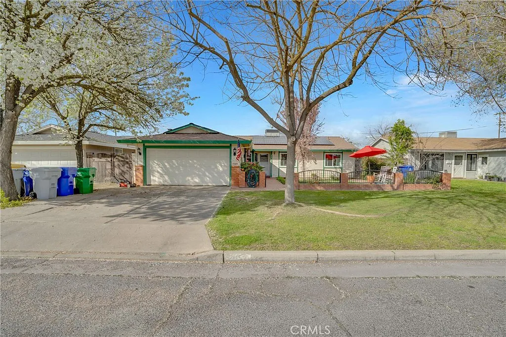 2457 Oregon Ave photo 1