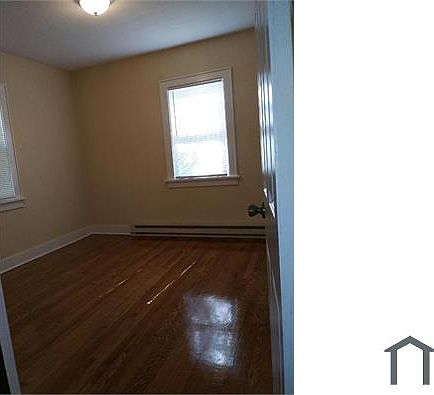 3rd image of 2422 Benderwirt Ave #1