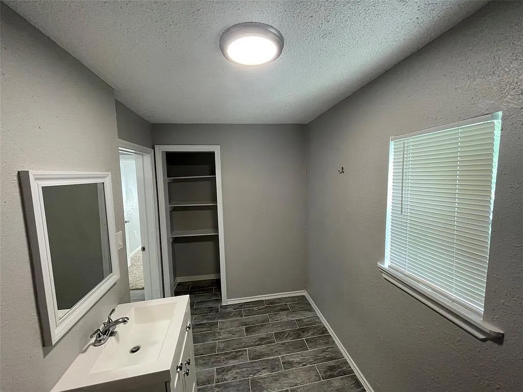 2 bed, 970 sqft, $1,450 — Photo 4