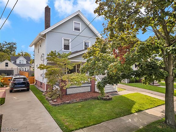 2nd image of 1559 Rosewood Ave