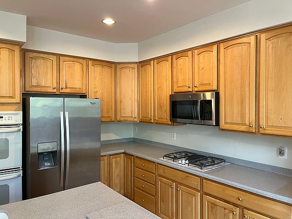 5th image of 2743 Manhattan Pl