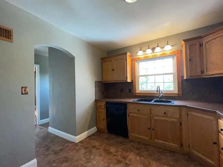 218 S 4th St — Photo 10