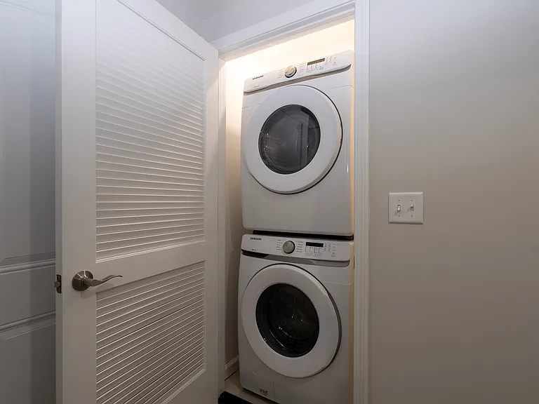 704 Warren St #1 — Photo 15