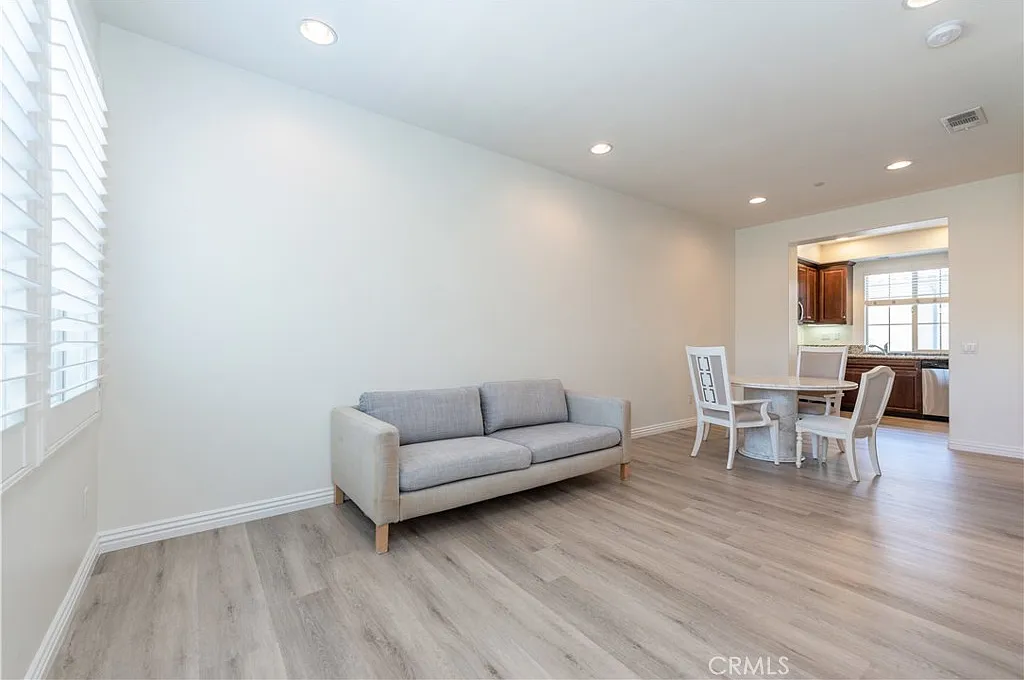 2 bed, 1239 sqft, $4,000 — Photo 2