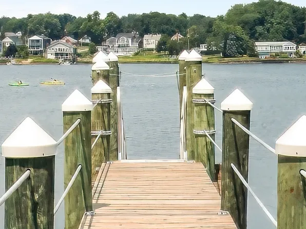 41 Cole St, Swansea, MA 02777