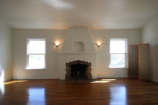 4th image of 2423 Langdale Ave