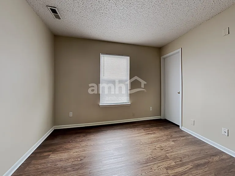 2300 Shadowbrook Dr — Photo 11