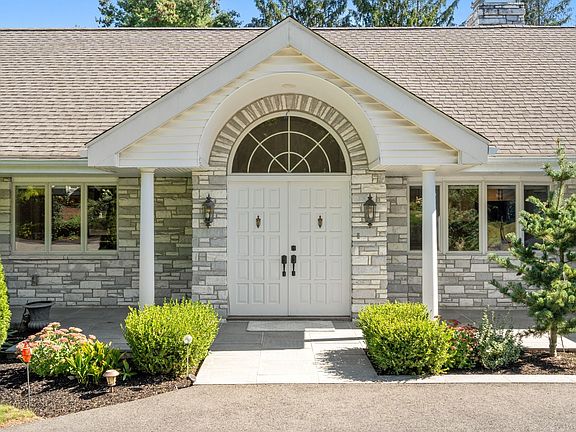 3rd image of 67 Crestview Rd