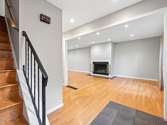 3rd image of 470 Adams St APT 2