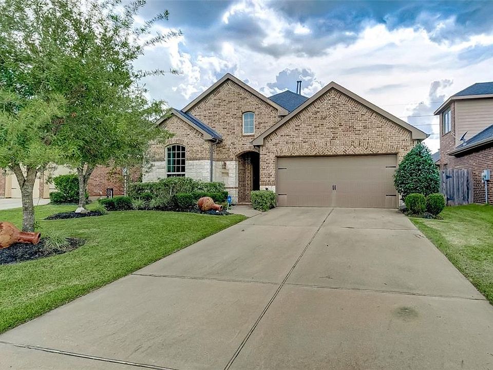 1st image of 2906 Fair Chase Dr