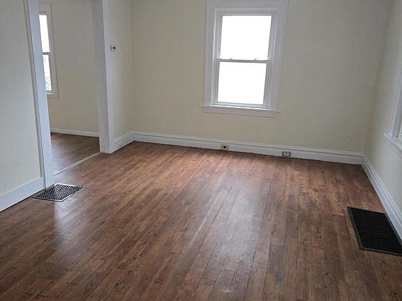 3rd image of 755 Oakdale Ave