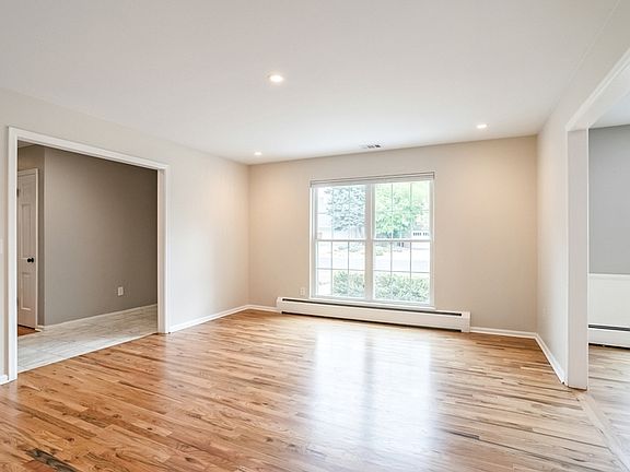 5th image of 3991 S Hillcrest Dr