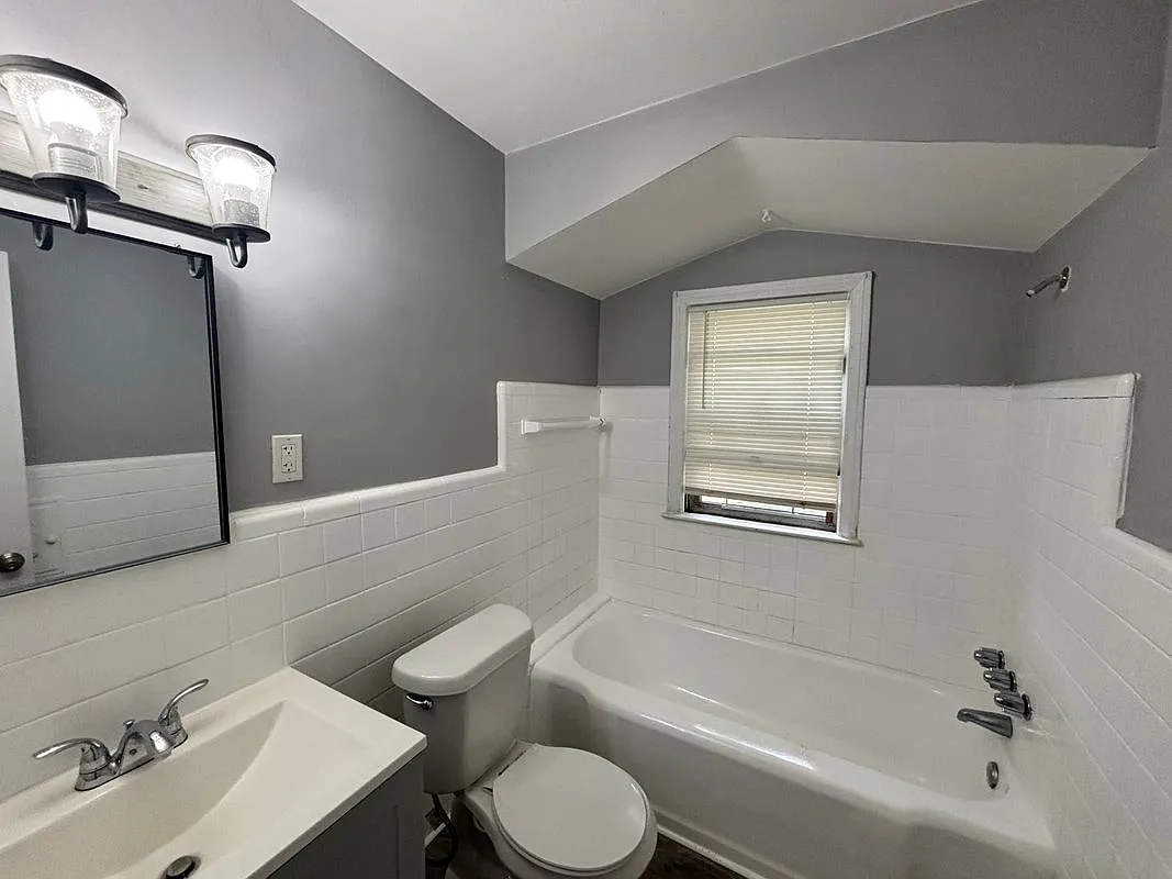 2 bed, 1.0 bath, 814 sqft, $1,250 — Photo 4