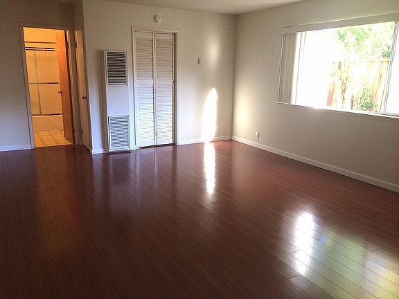 2nd image of 551 Mariposa Ave APT 4