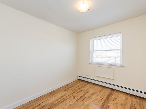 4th image of 2335 33rd St #3