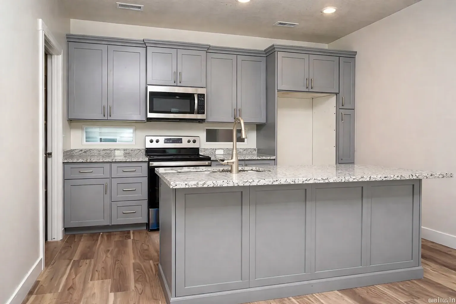 3 bed, 2.5 bath, $2,200 — Photo 2