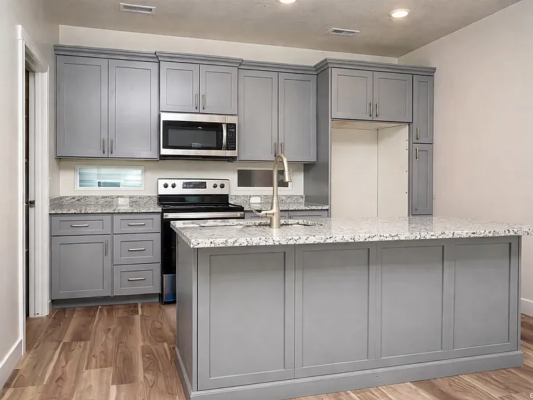 454 E Depot St — Photo 2