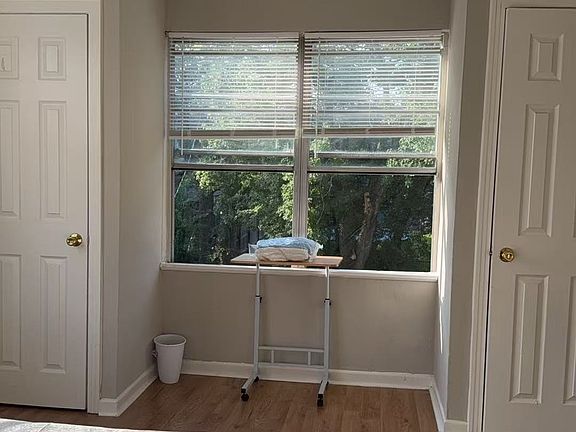 4th image of 1133 6th Ave N Room 3