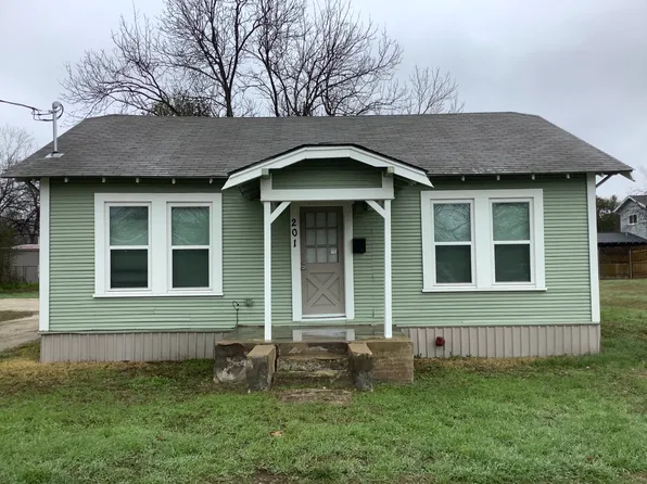 Kingsbury Street - 201, 201 E Kingsbury St, Seguin, TX 78155