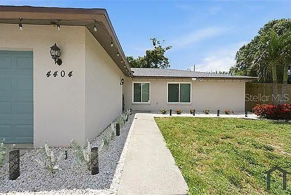 5 bed, 2.0 bath, 1949 sqft, $3,800 — Photo 2
