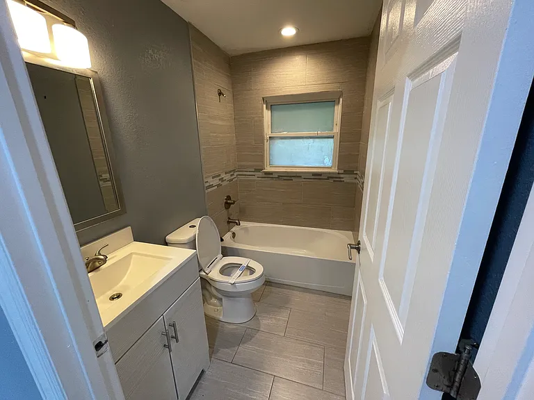 9169 Shaddock Rd E — Photo 7