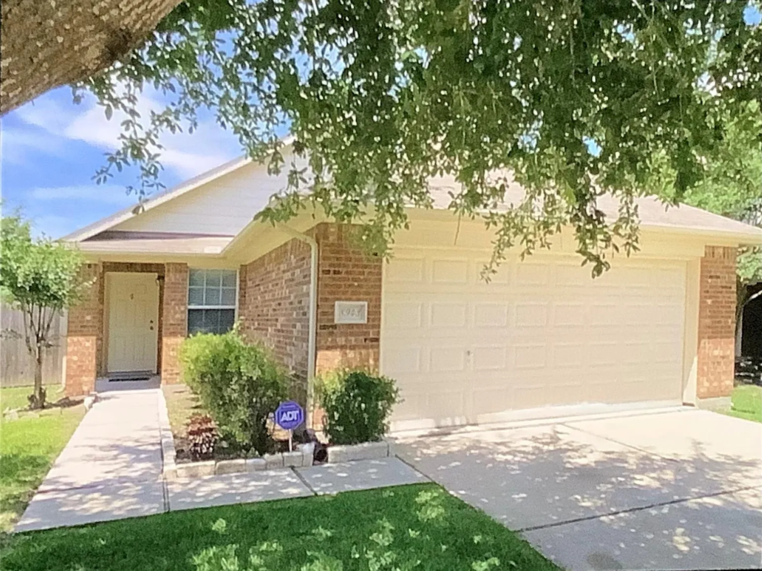 4 bed, 2.0 bath, 1322 sqft, $1,790 — Photo 1