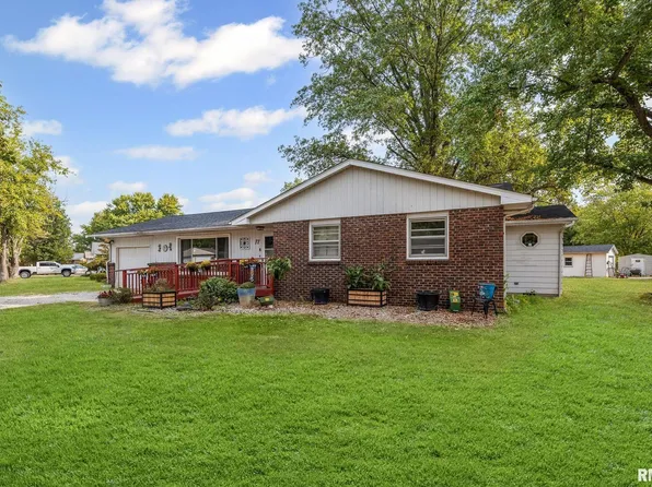 17 Crestwood Dr, Centralia, IL 62801