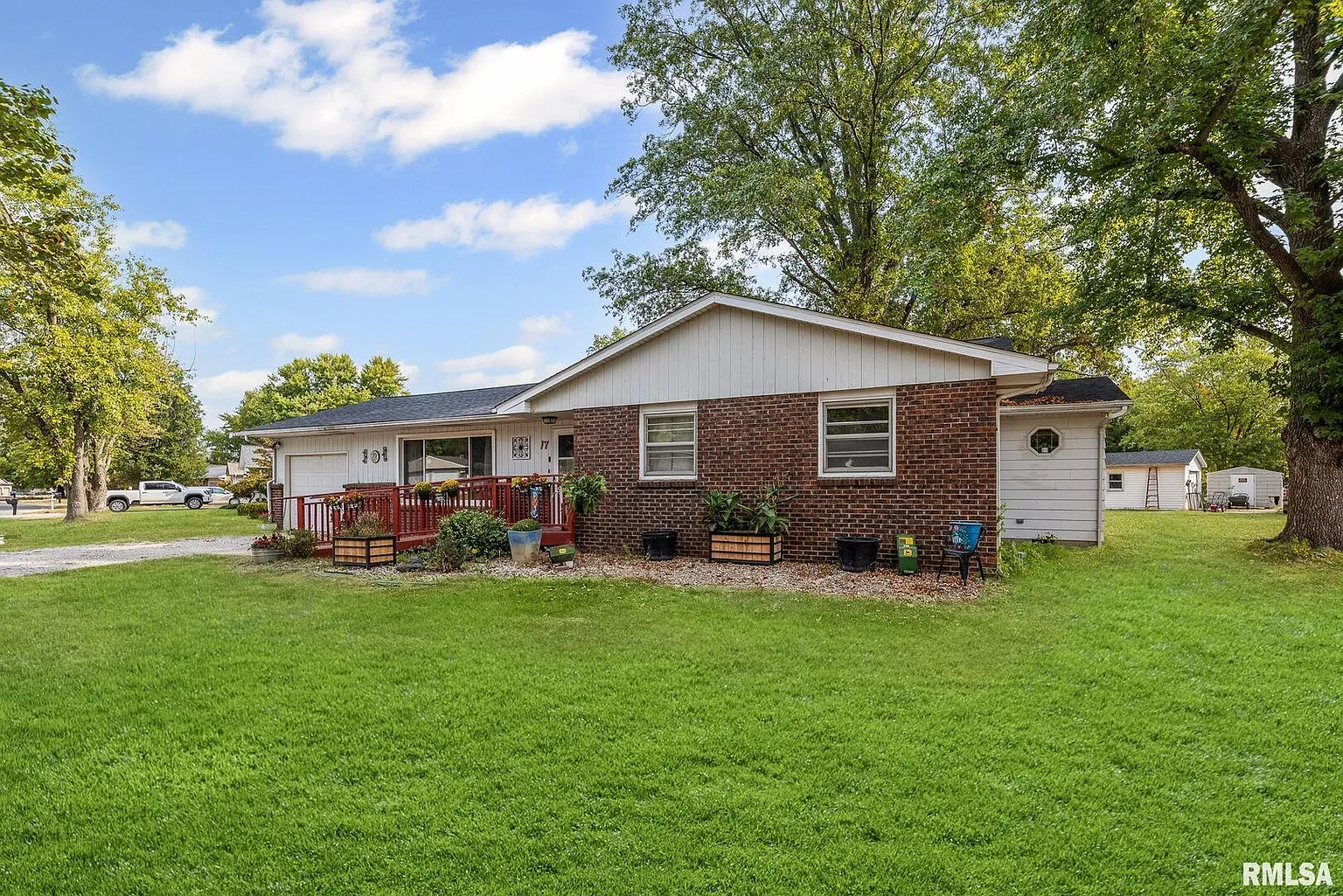 17 Crestwood Dr photo 1
