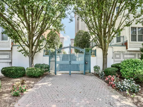 340 The Promenade image 20 of 20