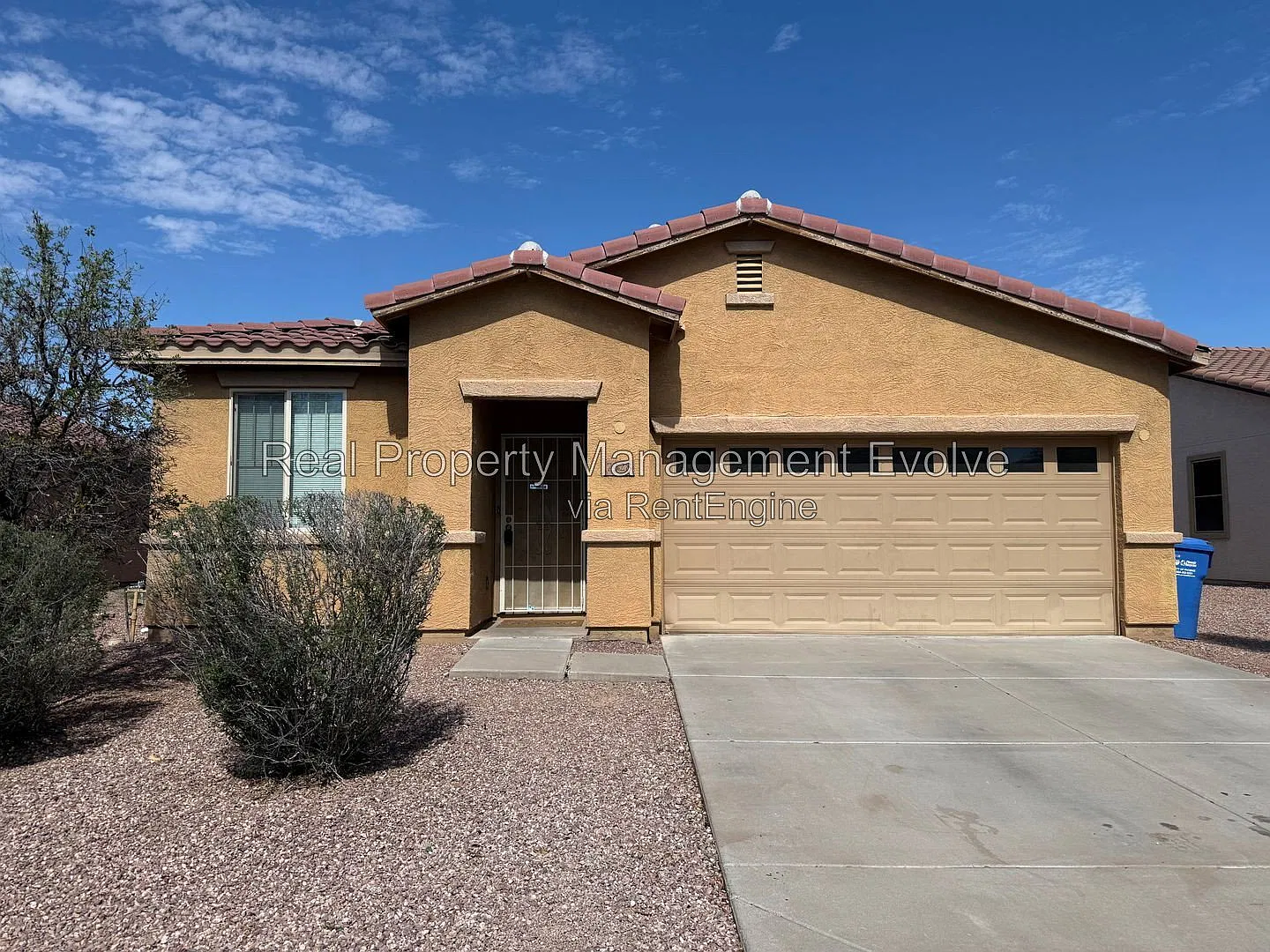 3 bed, 2.0 bath, 1914 sqft, $2,050 — Photo 1
