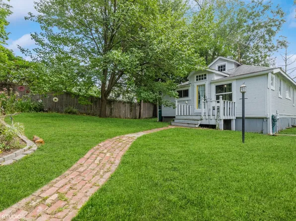 21701 W Willow St, Lake Villa, IL 60046