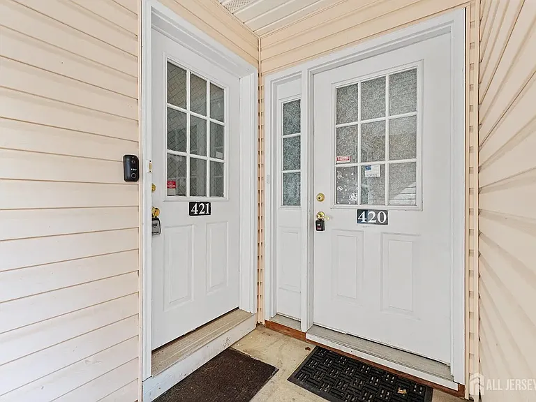 421 Plymouth Rd — Photo 3