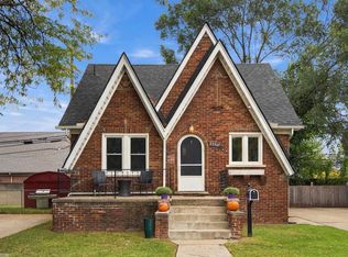 22945 Pleasant St, Saint Clair Shores, MI 48080