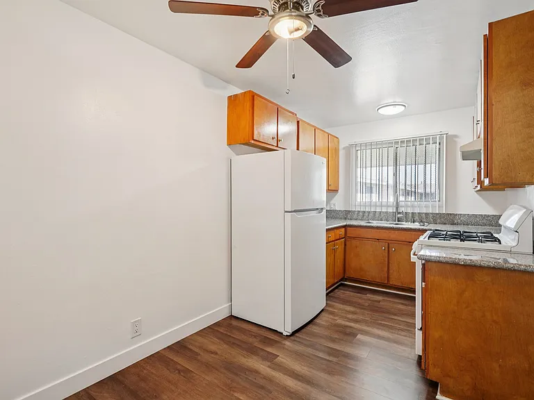 821 E Pine — Photo 36
