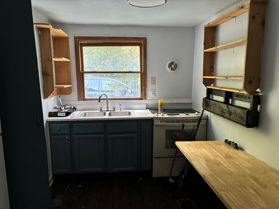 2nd image of 62 Rogge St